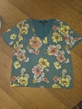 FOREVER 21 Contemporary Blouse Floral Geometric Blouse Size Small